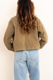 STUDIO AR :  Suede cropped jacket Elaine | green - img10