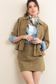 STUDIO AR :  Suede cropped jacket Elaine | green - img2