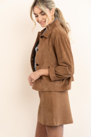 STUDIO AR :  Suede cropped jacket Elaine | camel - img10