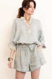 Greek Archaic Kori |  Rami top with embroidery Flakes | grey | Picture 2
