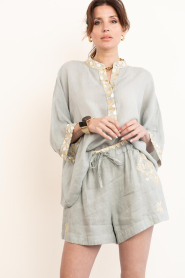 Greek Archaic Kori |  Rami top with embroidery Flakes | grey | Picture 4