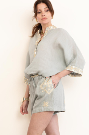 Greek Archaic Kori |  Rami top with embroidery Flakes | grey | Picture 5