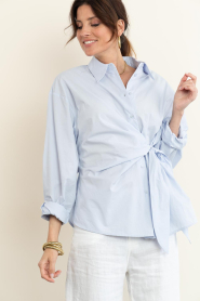 Club L'avenir |  Blouse with tied detail Seliy | blue | Picture 4