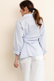 Club L'avenir |  Blouse with tied detail Seliy | blue | Picture 8