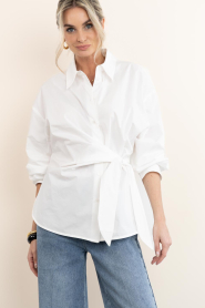 Club L'avenir |  Blouse with tied detail Seliy | natural | Picture 4