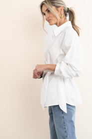 Club L'avenir |  Blouse with tied detail Seliy | natural | Picture 8