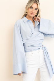 Club L'avenir |  Wrap blouse Macy | blue | Picture 2