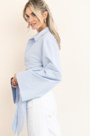 Club L'avenir |  Wrap blouse Macy | blue | Picture 9