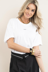 Club L'avenir |  T-shirt with logo Cloe | white | Picture 2