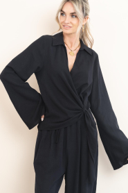 Club L'avenir |  Linen viscose mix top Zula | black | Picture 2