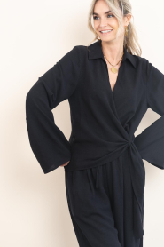 Club L'avenir |  Linen viscose mix top Zula | black | Picture 5