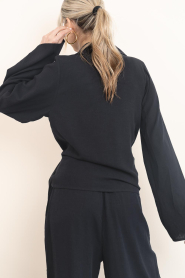 Club L'avenir |  Linen viscose mix top Zula | black | Picture 8