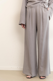 Club L'avenir |  Linen viscose mix trousers Zadar | taupe | Picture 4