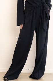 Club L'avenir |  Linen viscose mix trousers Zadar | black | Picture 4