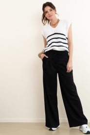 Club L'avenir |  Wide leg joggers Lelea | black | Picture 3