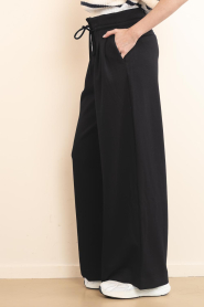 Club L'avenir |  Wide leg joggers Lelea | black | Picture 5