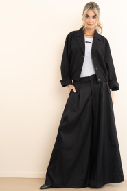 Club L'avenir |  Cropped blazer Veya | black | Picture 9