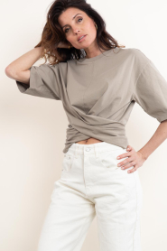 Club L'avenir |  Tailored T-shirt Riv | brown | Picture 6