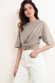 Club L'avenir |  Tailored T-shirt Riv | brown | Picture 7