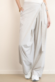 Club L'avenir |  Trousers with bow detail Miles | beige | Picture 4