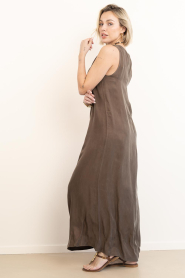 Club L'avenir |  Viscose blend maxi dress Aliza | brown | Picture 5