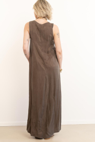 Club L'avenir |  Viscose blend maxi dress Aliza | brown | Picture 6