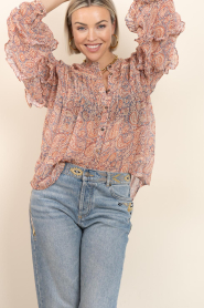 Maison Hotel :  Blouse with print and ruffles Cosima | pink - img5