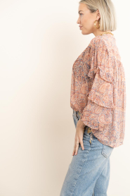 Maison Hotel :  Blouse with print and ruffles Cosima | pink - img9