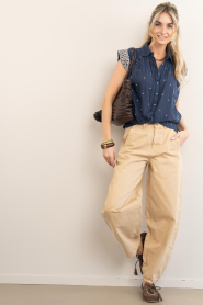 Maison Hotel :  Sleeveless blouse with embroidery Karina | dark blue - img3