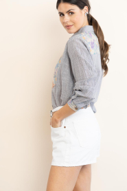Maison Hotel :  Striped blouse with print Moana | blue - img8