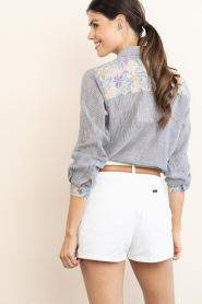 Maison Hotel :  Striped blouse with print Moana | blue - img9