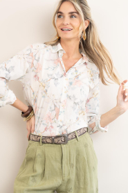 Maison Hotel :  Blouse with print Narciso | pink - img5