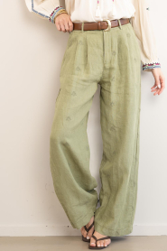 Maison Hotel :  Trousers with embroidery Otto | green - img5