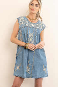 Maison Hotel |  Denim mini dress with embroidery Sylvie | blue | Picture 5