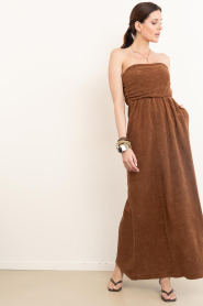 Speezys |  Terry strapless maxi dress Fien | brown | Picture 5