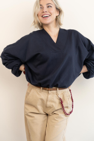 March23 |  Oversized sweater with V-neck Tranquil | dark blue | Picture 4