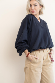 March23 |  Oversized sweater with V-neck Tranquil | dark blue | Picture 5