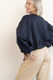 March23 |  Oversized sweater with V-neck Tranquil | dark blue | Picture 7