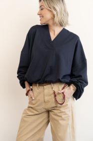 March23 |  Oversized sweater with V-neck Tranquil | dark blue | Picture 9