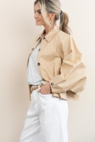 Est'Seven | Cropped trenchcoat Zaina | beige | Afbeelding 6