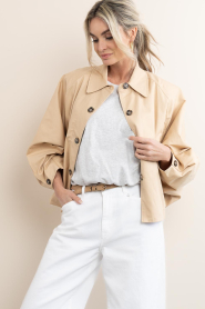Est'Seven | Cropped trenchcoat Zaina | beige | Afbeelding 2