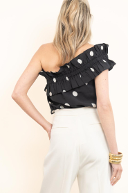 Copenhagen Muse | One shoulder top met stippen Fie | zwart | Afbeelding 7