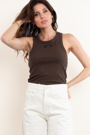 Haute L'Amitié :  Ribbed tank top Badge | brown - img6