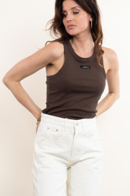 Haute L'Amitié :  Ribbed tank top Badge | brown - img5