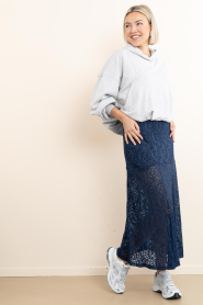 Haute L'Amitié :  Stretch lace maxi skirt Summer | dark blue - img3