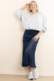 Haute L'Amitié :  Stretch lace maxi skirt Summer | dark blue - img4