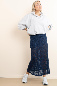 Haute L'Amitié :  Stretch lace maxi skirt Summer | dark blue - img6
