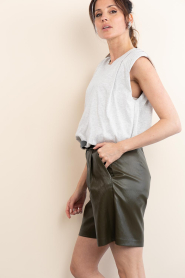 Co'Couture :  Faux leather short Gitt | dark green - img8