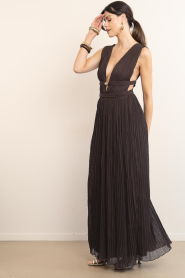 ba&sh |  Crepe dress with deep V-neck Tania | dark brown | Picture 5