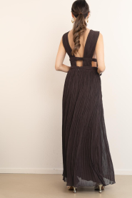 ba&sh |  Crepe dress with deep V-neck Tania | dark brown | Picture 6
